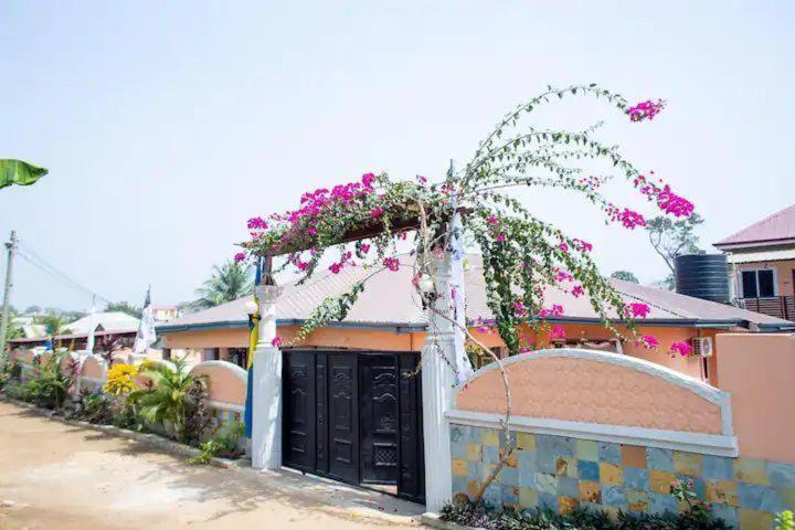Nana Adu Guest House Koforidua Esterno foto