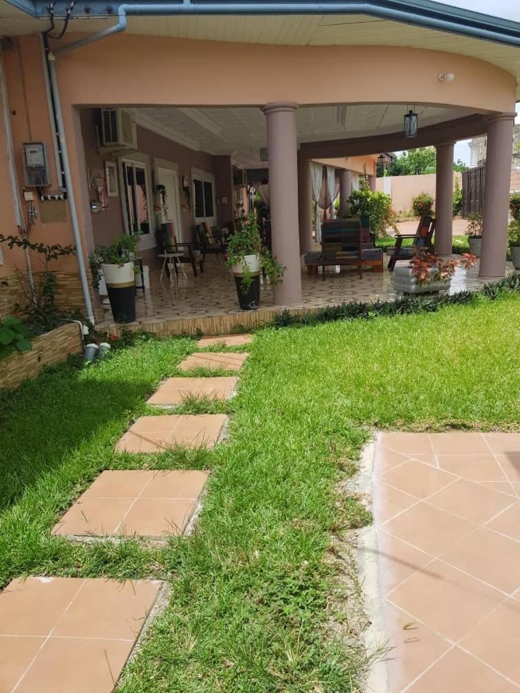 Nana Adu Guest House Koforidua Esterno foto