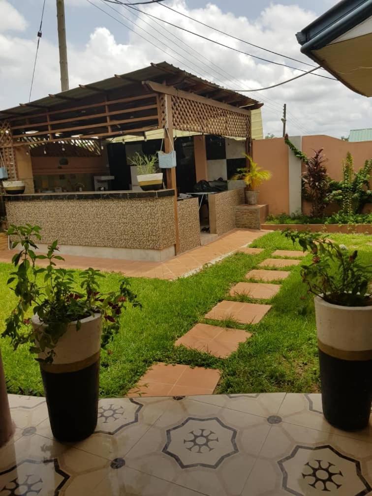 Nana Adu Guest House Koforidua Esterno foto